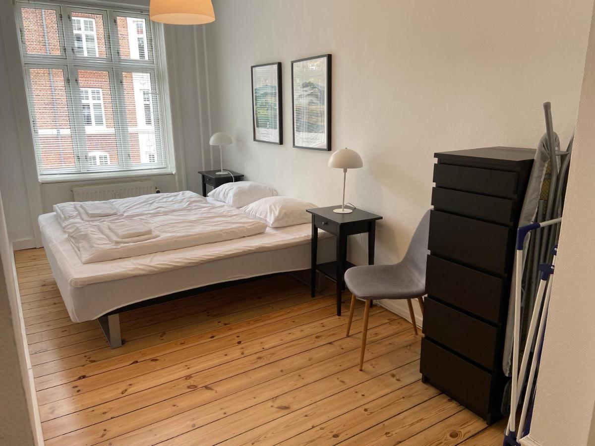 Bright 2-Bedroom Apartment In Elegant Osterbro Copenhaga Exterior foto